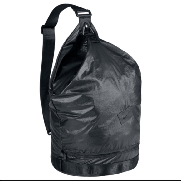 EUC Nike duffle victory bucket gym sling bag black - Picture 1 of 11